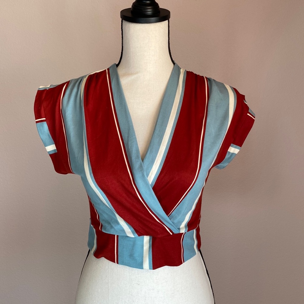 🎁 3 for $15. NWT!! Monteau Mid-Drift Top Size M